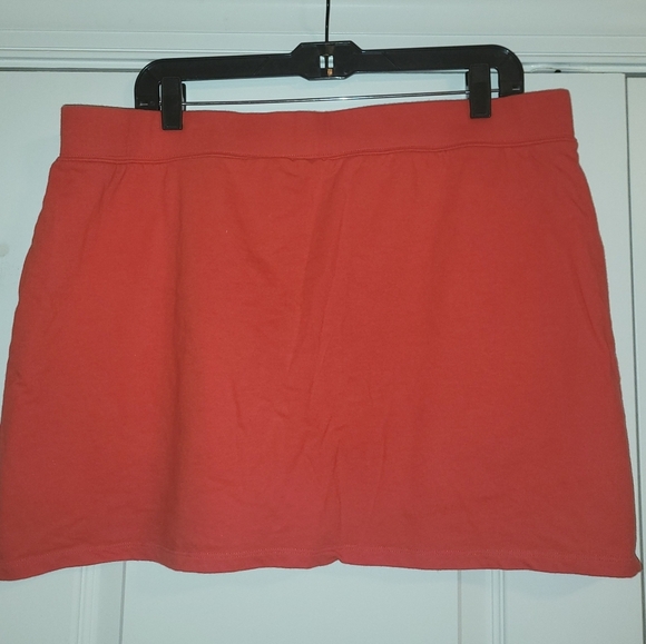 Red skort - Picture 2 of 4
